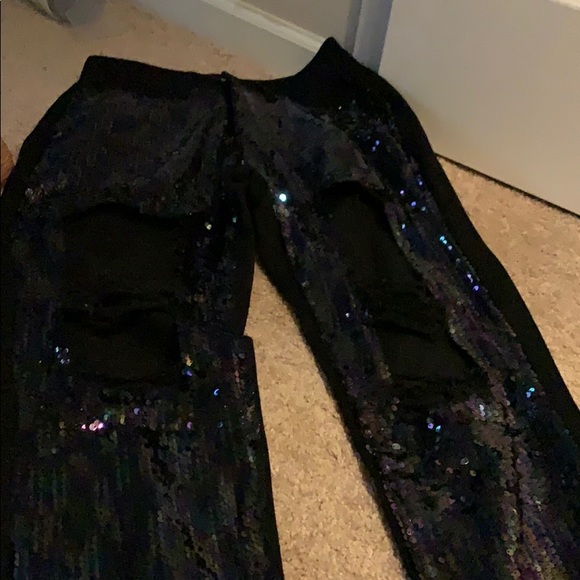 Too small - Picture 1 of 1